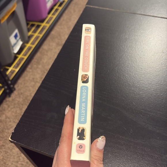 Girl on the Couch Life, Love, and Confessions of a Normal Neurotic - Picture 2 of 5